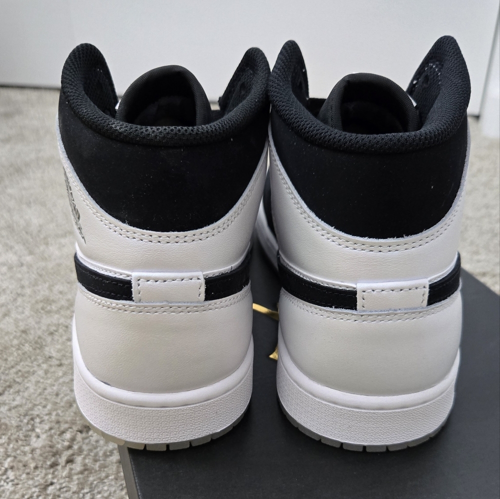 Jordan 1 MID - Picture 6 of 10